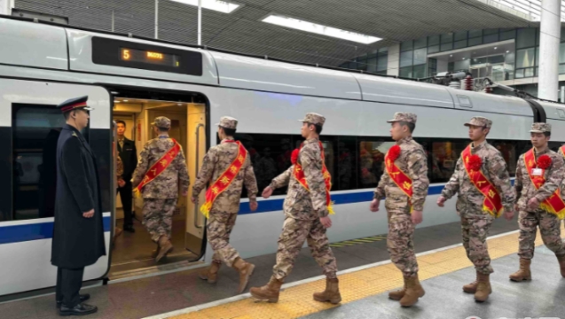 “好男人兒”就該來(lái)當(dāng)兵 福建歡送新兵踏征程