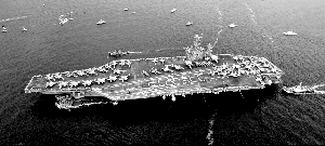 2008年9月25日，日本橫須賀軍港，原定部署在橫須賀基地的核動(dòng)力航母“喬治·華盛頓”號(hào)入港。資料圖